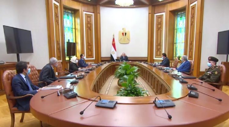 الرئيس السيسي يجتمع بعدد من المسئوليين حول مستجدات جائحة كورونا