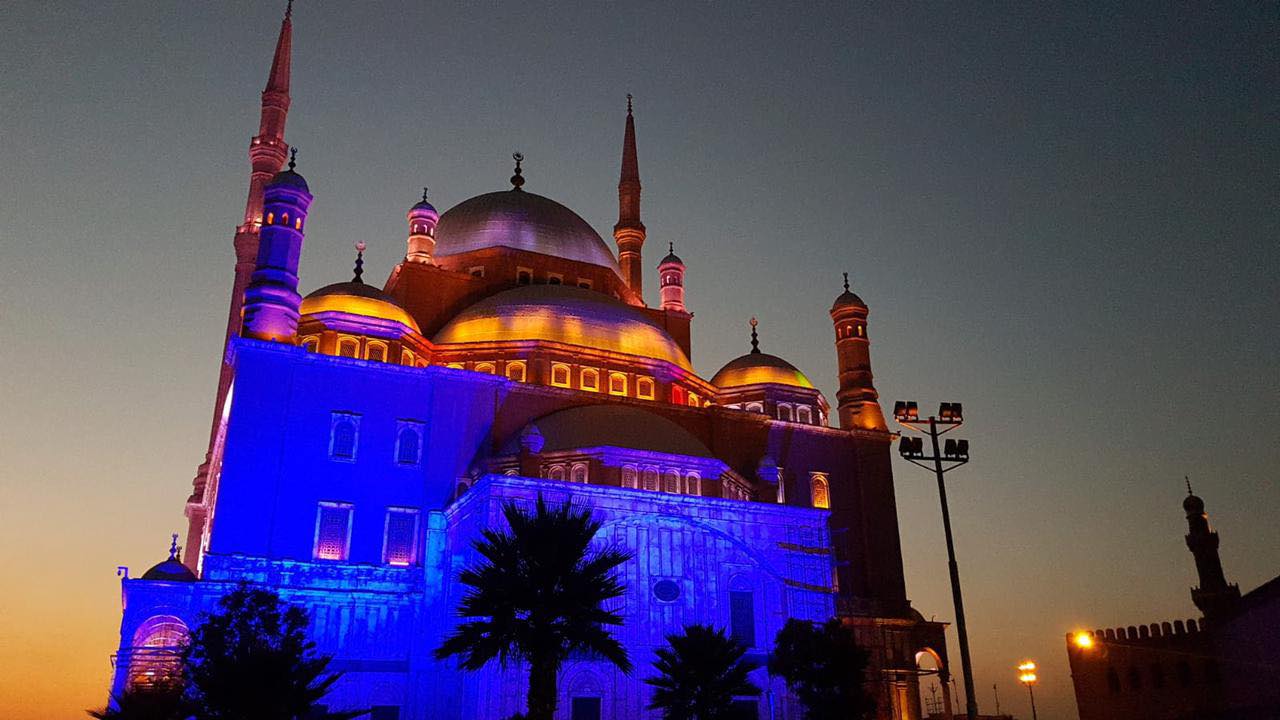 إنارة قلعة صلاح الدين الأيوبي، بالتزامن مع الاحتفال باليوم العالمي للالتهاب الكبدي