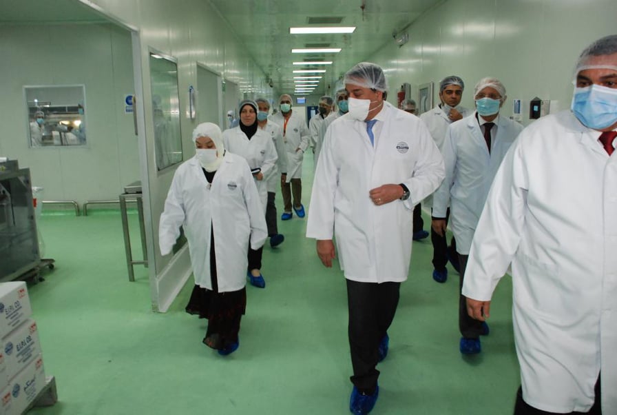القائم بأعمال وزير الصحة يتفقد مصنع «ايبيكو للأدوية»