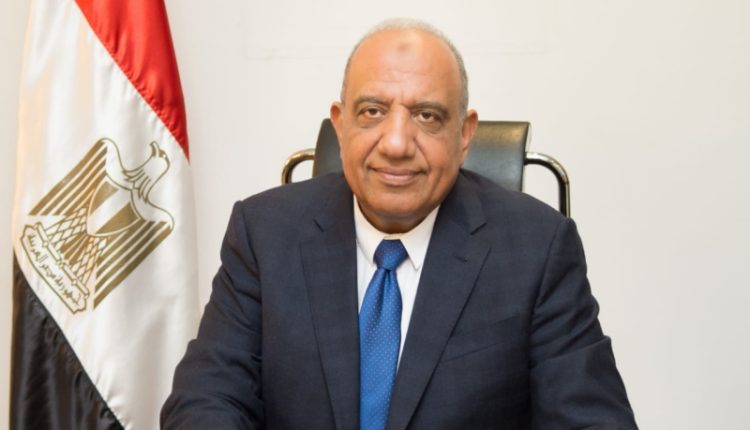 الدكتور محمود عصمت وزير قطاع الأعمال العام