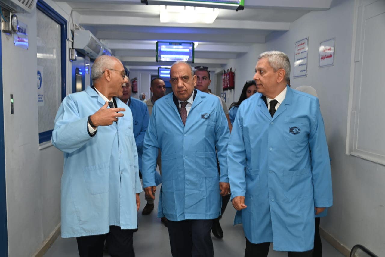 وزير قطاع الأعمال العام يتفقد مشروعات تحديث وتطوير خطوط الإنتاج بشركة القاهرة للأدوية