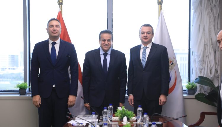 وزير الصحة يبحث مع رئيس شركة «ENKA» العالمية سبل التعاون في القطاع الصحي